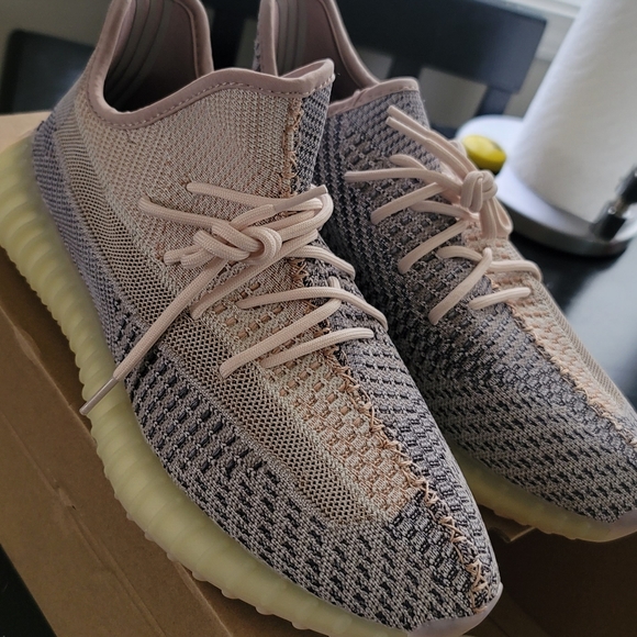 Yeezy 350s - Picture 4 of 7